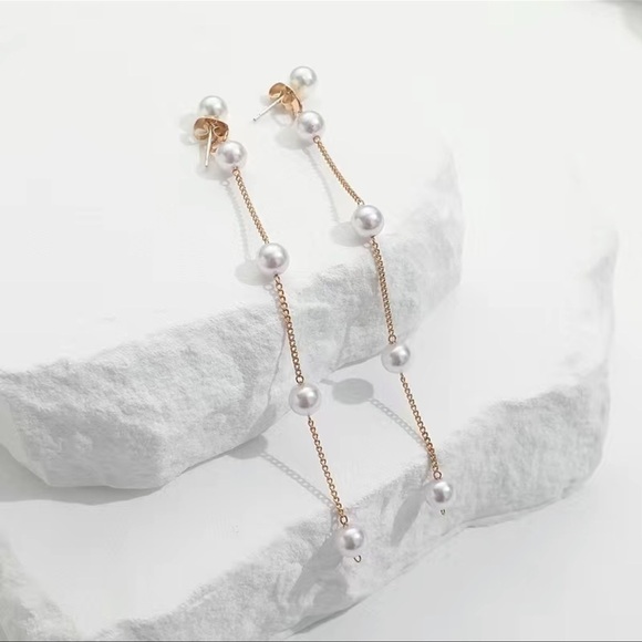 SALE💚 any 3 for $18 💚
Accessories-Long Chain Pearl Drop Earrings - Picture 6 of 6